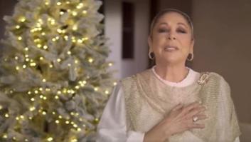 Isabel Pantoja lanza un mensaje navideño al más puro estilo de la realeza y algunos no pueden evitar fijarse en este detalle