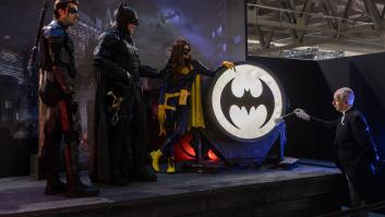 Milán, profesor que se disfraza de Batman en el metro para comprobar los efectos: "Con la ciencia también hay que ensuciarse las manos"