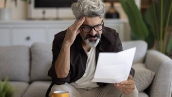 Un hombre de 50 años lleva 3 años buscando trabajo sin éxito y los expertos le hablan claro: debe mentir