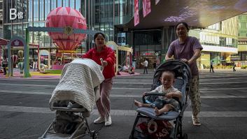 De la política del hijo único a gravar los condones: una medida más de China para que sus ciudadanos tengan más hijos