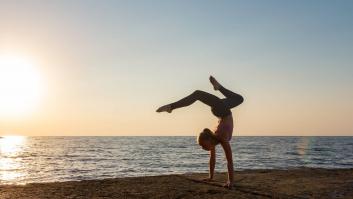Inquietud en Alemania ante la nueva multa de 3.000 euros que puede caer en España por hacer yoga