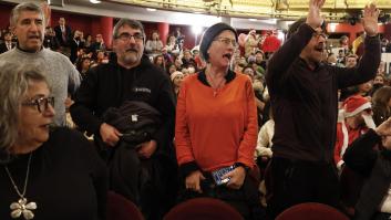 Un grupo de personas interrumpe el sorteo de Navidad para pedir "mil millones de euros" para Palestina