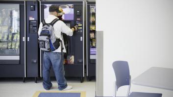 El dueño de un negocio de máquinas expendedoras, sobre la rentabilidad que saca de una: "Te puede dar un beneficio mínimo de 500 a 600 euros"