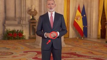 Una experta en comunicación no verbal se fija en lo que hace Felipe VI con las manos cuando habla de la Transición