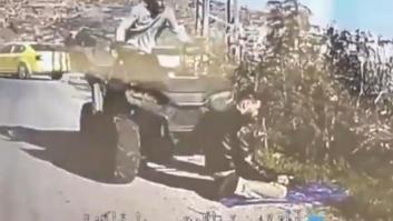 El vídeo (e indignación) viral de un colono israelí que atropella con un quad a un palestino mientras reza