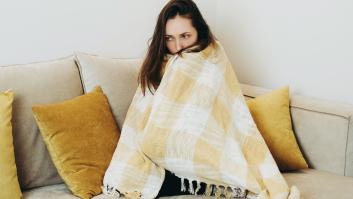 Los vecinos de un edificio sobreviven a 14º por su mal aislamiento: "Pago 1.000 euros al mes por ponerme enferma"