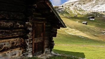 Raluca y su esposo compran una cabaña en el bosque sin baño y la transforman en una preciosa casa de vacaciones: "Los gastos en el pueblo eran bajos, y eso nos ayudó mucho"