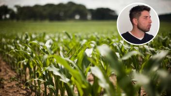 Raúl, joven agricultor, con un campo de fondo.