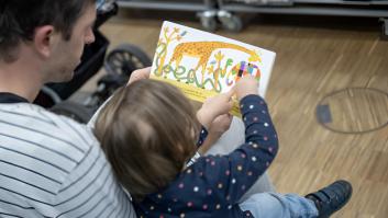 Amelia, periodista, apunta las lecciones que le enseñó su padre artista: "No pospongas ni esperes a que llegue la inspiración"