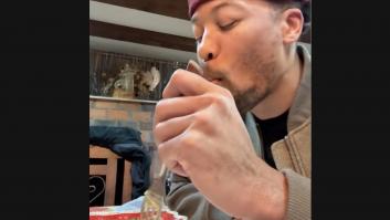 Marcus, estadounidense, prueba por primera vez el roscón de Reyes y su cara lo dice todo: le advierten de lo que no debe volver a hacer