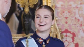La familia real en la Pascua Militar 2026: el 'look' de Letizia, mucha complicidad y la sorpresa de Felipe VI y la princesa Leonor
