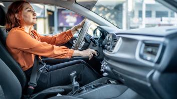 Los mecánicos avisan: calentar el coche parado solo tenía sentido antes de 1990 y explican por qué