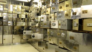 Roban 100 millones de la caja fuerte y el banco ofrece solo 10.300 euros a cada víctima: "Entraron con taladros industriales y estuvieron 2 días sin que saltara la alarma"