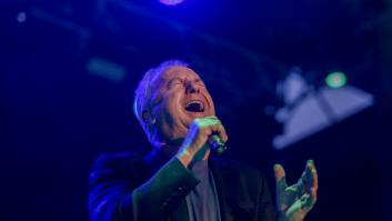 Preguntan a Víctor Manuel por los jóvenes que cantan el 'Cara al sol' en las discotecas y deja un mensaje que se sale de los tópicos