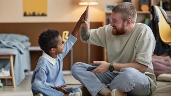 Roy y Anneke, pareja que lleva 25 años cuidando a niños de acogida: "Todos lo hacemos juntos; tú formas parte de ello"