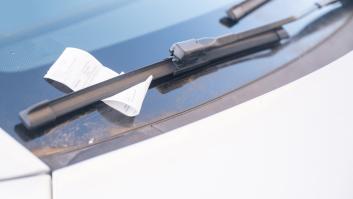 La Policía alerta de lo que se está dejando en algunos coches: si ves esta hoja en tu parabrisas, no le hagas ni caso