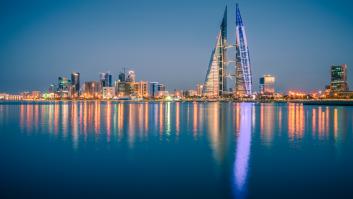 Mikayla (29) lo deja todo atrás y se muda a Baréin para teletrabajar de noche por 120.000 euros al año: "Mi vida es 10 veces mejor aquí"