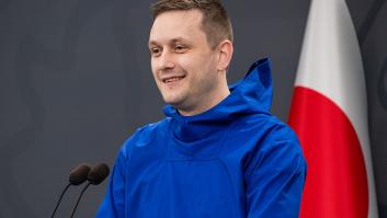 Ni sudadera, ni informal, ni casual: todo lo que el primer ministro de Groenlandia dijo con esta prenda azul