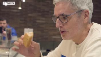 Prueba el bocadillo de huevo frito que arrasa en Antón Martín y su veredicto es tajante: "A la gente le flipa comerlo sin mancharse"