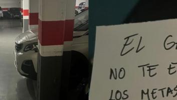 La Ley de Propiedad Horizontal confirma quién tiene razón: ve que su vecino ha dejado así el coche en el garaje y le deja una nota que no pone de acuerdo a nadie