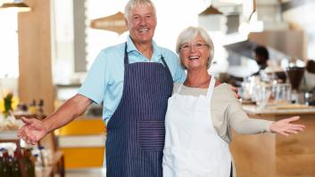 En pie desde las 8:00 a sus 83 años para cocinar en su propio restaurante: "¿Parar? Es cada vez más duro, pero no pensamos en ello"