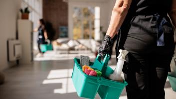 Un profesor deja las llaves de la escuela a la señora de la limpieza y se desata una gran trama: "Ha desaparecido sin dejar rastro"