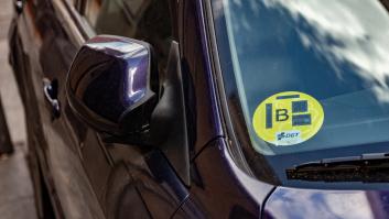 Si tienes etiqueta B o C, atento: la DGT confirma cuándo podrás usar los carriles VAO en 2026