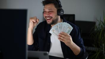 Se acerca al super a por la cena, no puede aparcar y esa casualidad le hace ganar 4,3 millones de euros: "Algo me dijo que comprara, me sentía con suerte"