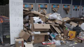 Carole, de 83 años, cree que va a ir a la cárcel por tirar mal una caja de cartón cuando la multa es de 700 euros: "Me van a meter en prisión"