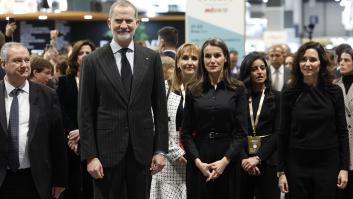 Un experto en comunicación no verbal destaca un llamativo gesto en esta imagen de Felipe VI y Letizia: no es habitual verlo