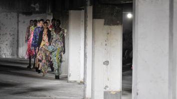 El nuevo 'lujo' de París es una obra sin terminar: por qué las grandes firmas prefieren pagar 13.000 euros al día por desfilar entre escombros y paredes rotas