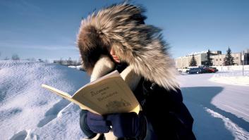 Pocos conocen la gran función del pelo de la capucha de los abrigos: no es solo estético