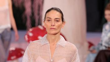 Laura Ponte vuelve a la pasarela desfilando para Chanel en París