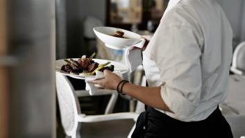 Una empresa de Galicia "simula" su cierre definitivo para despedir a una camarera que se había cogido la baja por maternidad