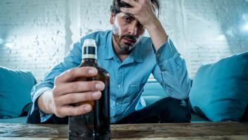 Cuando dos copas ya no son dos copas: por qué el alcohol sienta peor con la edad
