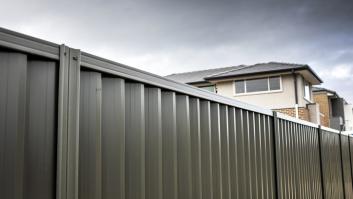 Adiós a su casa por 30 centímetros: una jubilada pierde su vivienda valorada en 420.000 euros por una pelea con su vecina