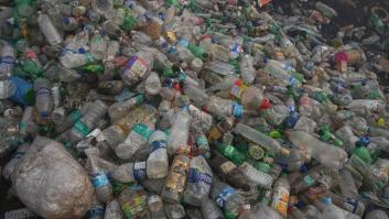 Suena raro pero un estudio científico lo avala: la humanidad perderá 2,6 millones de años de vida sana por culpa del plástico en el mejor de los escenarios