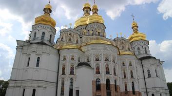 Un ataque ruso daña un monasterio con algunas de las reliquias más veneradas de Ucrania: "No se trata solo de religión, sino de la historia misma"