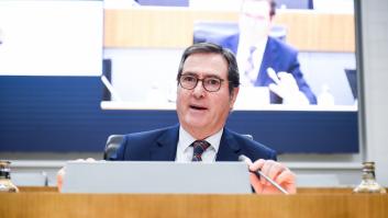 La CEOE rechaza las "fórmulas trileras" del Gobierno para compensar el alza del salario mínimo