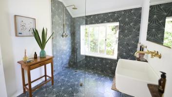 Eric, joven, pide ayuda a la IA para reformar el baño y le sugiere que coloque el lavabo en la ducha: "Puedo ahorrar algo"