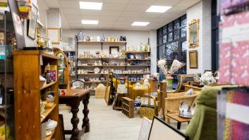 Compra una casa con dos enormes garajes solo para guardar sus tesoros vintage: "Ir a las tiendas de segunda mano me da calma"