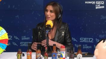 Marta Flich recuerda su boda, en la que Pérez-Reverte fue testigo: "En el juzgado abrían paso, pero no a la pareja, a él"