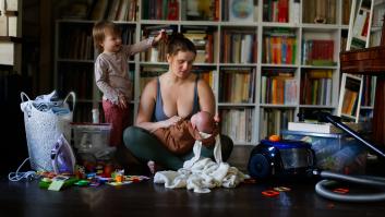 Una mujer a cargo de sus hijos