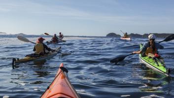 Un niño de 13 años nada kilómetros para buscar ayuda tras un accidente de kayak: "Luchaba contra un mar agitado"