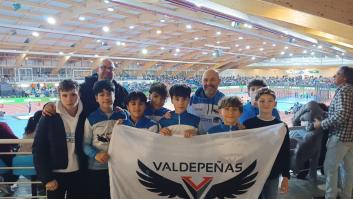 De Valdepeñas a Madrid para ver a Paula Sevilla: así viven desde la grada miembros de su club formador una carrera de la hija pródiga