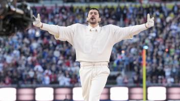 Bad Bunny durante su concierto en la Super Bowl