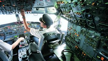 Savina, piloto de avión: "Podemos llevar gafas, pero no podemos ser daltónicos"