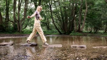 El puente bajo el agua de 200 metros por el que cruzan unas 800 personas al día sin mojarse