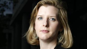 "Tío Jeffrey": renuncia la abogada jefe de Goldman Sachs tras revelarse mensajes con Epstein