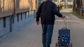 Un jubilado de 75 años al borde de la pobreza pide una ayuda pública y descubre que el Estado le debe 106.000 euros